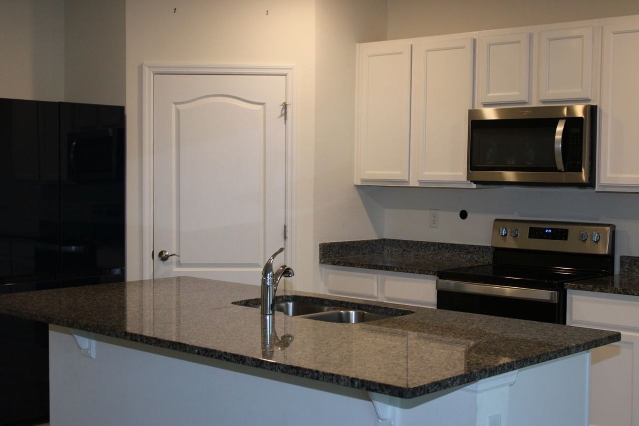 11106 Amber Ridge Dr - Photo 3 of 16