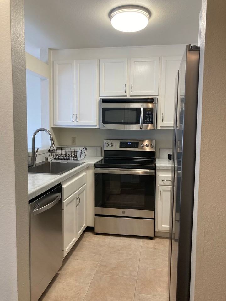 901 Russell Ave #206 - Photo 2 of 11