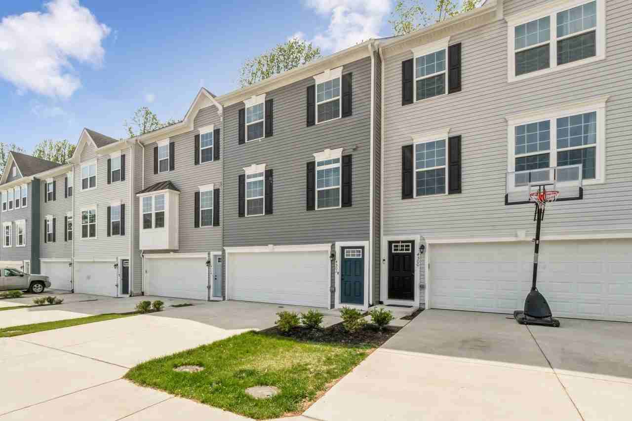 4502 Dale Creek Way - Photo 3 of 43