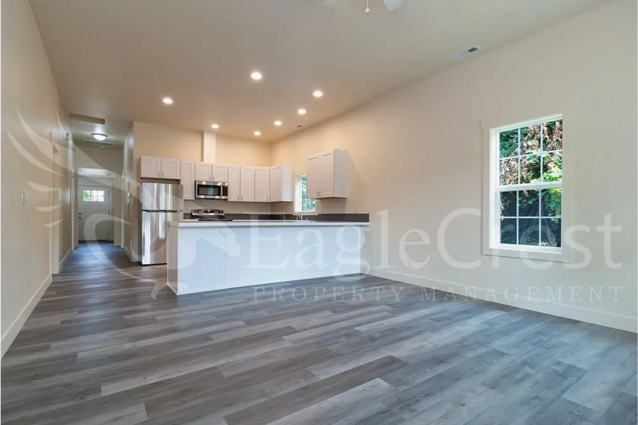 1001 Pomona St - Photo 4 of 16