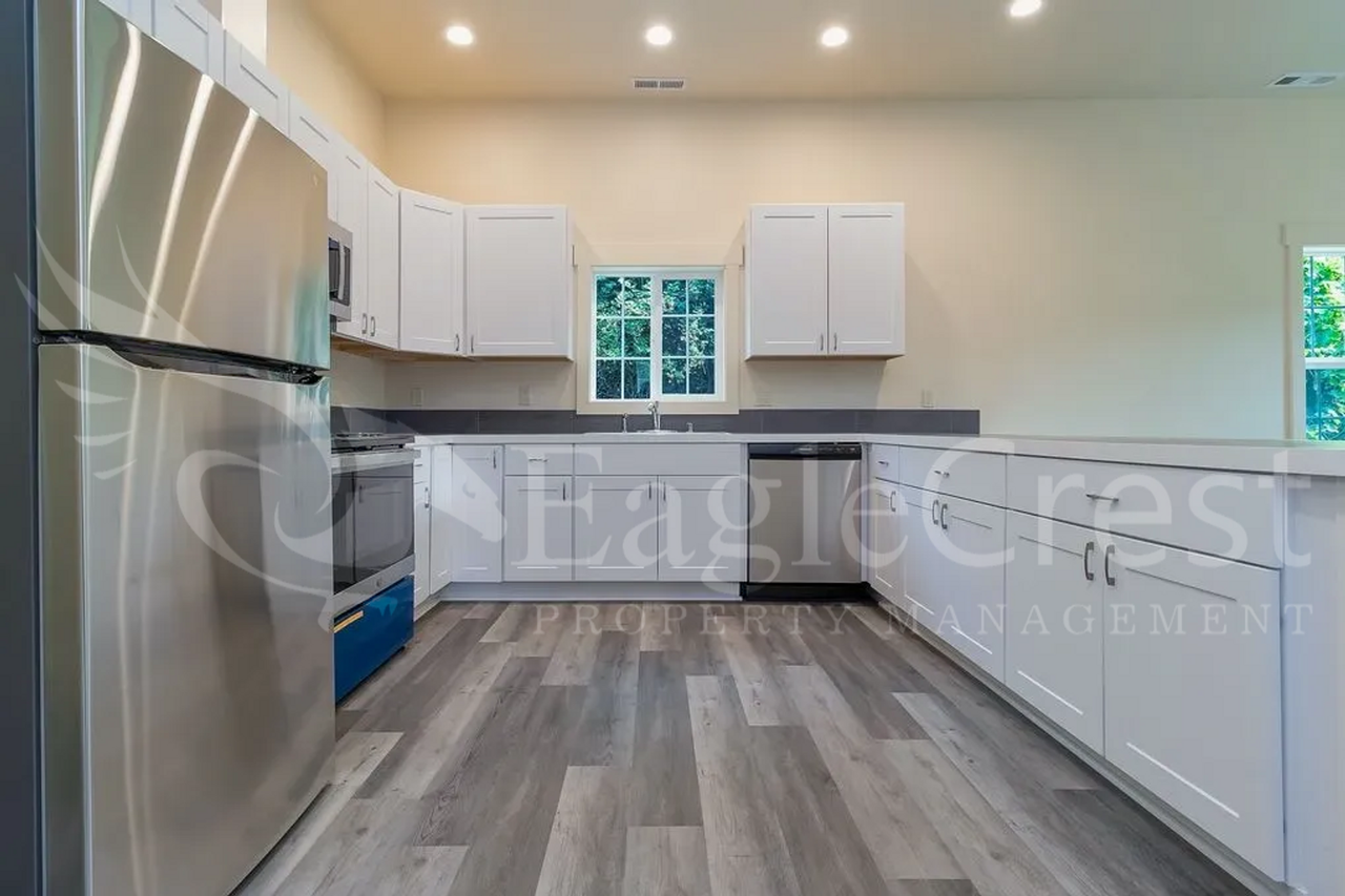 1001 Pomona St - Photo 5 of 16