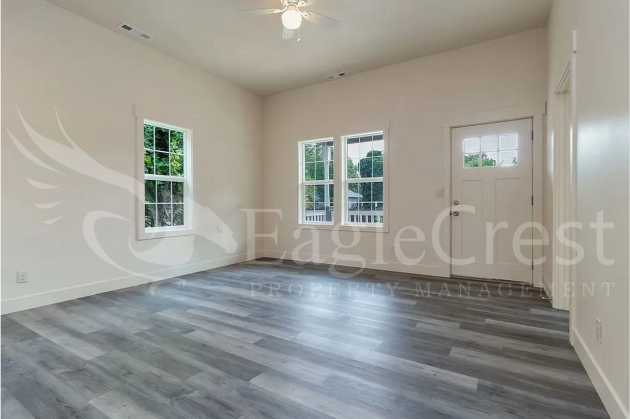 1001 Pomona St - Photo 6 of 16