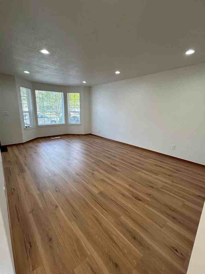 2904 Ne 145th Ave - Photo 2 of 15