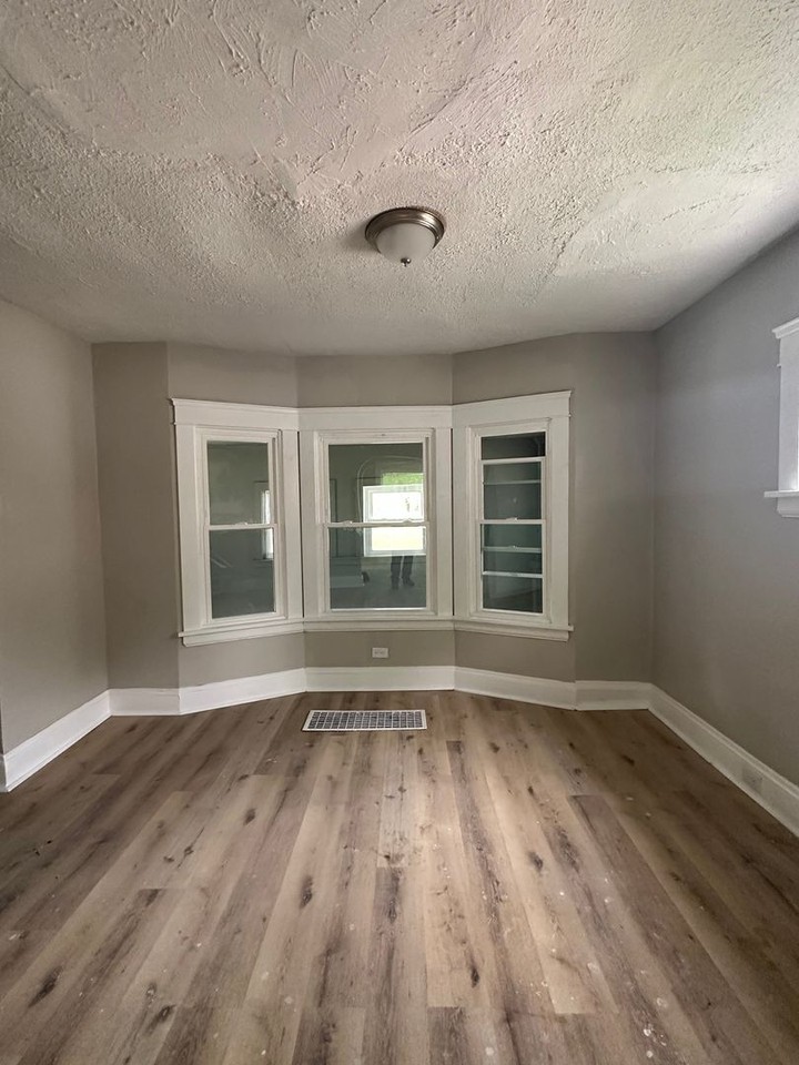 635 E 93rd St - Photo 2 of 10