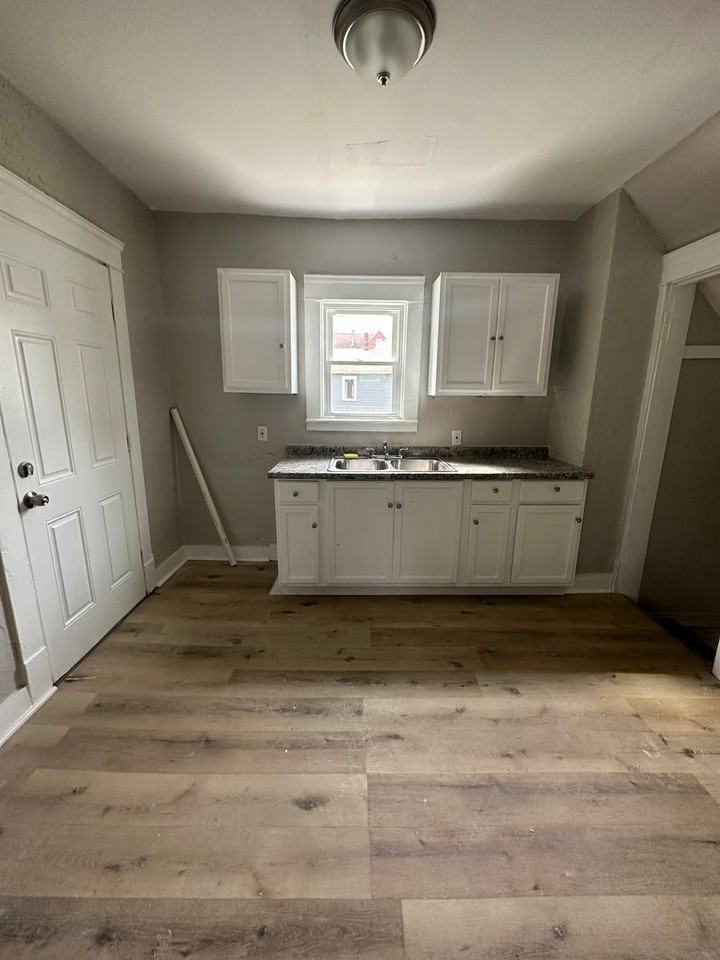 635 E 93rd St - Photo 4 of 10