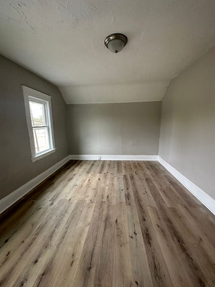 635 E 93rd St - Photo 6 of 10