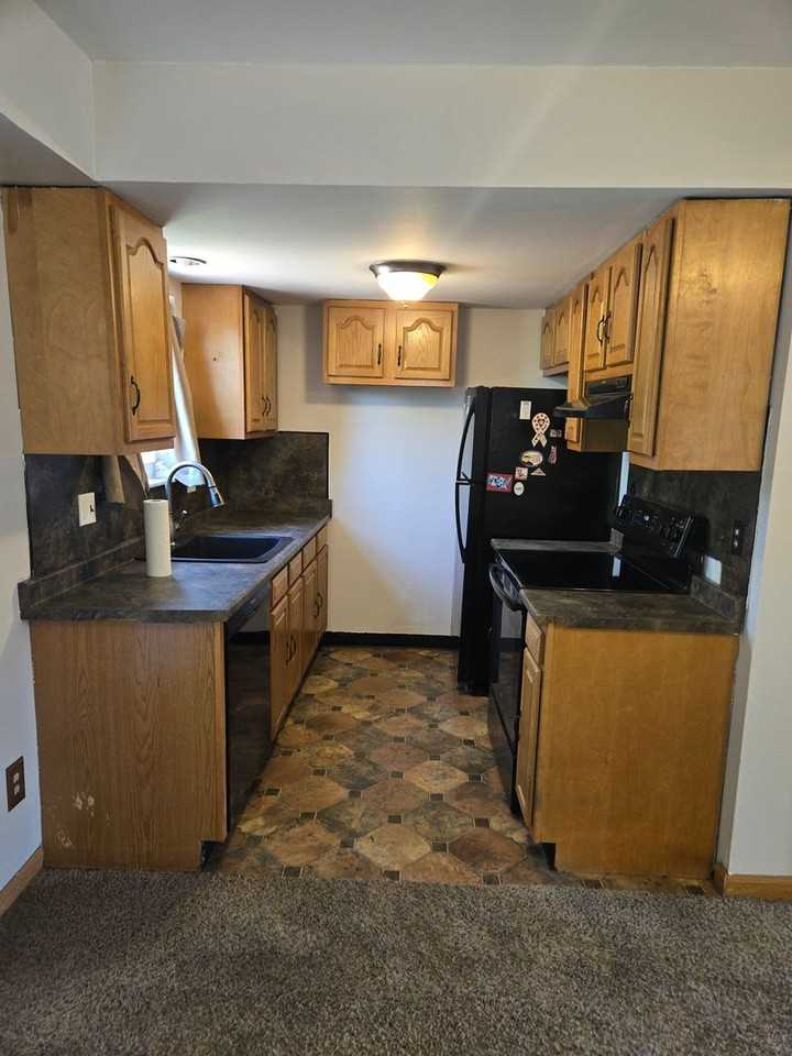 416 S Saint George St - Photo 2 of 17