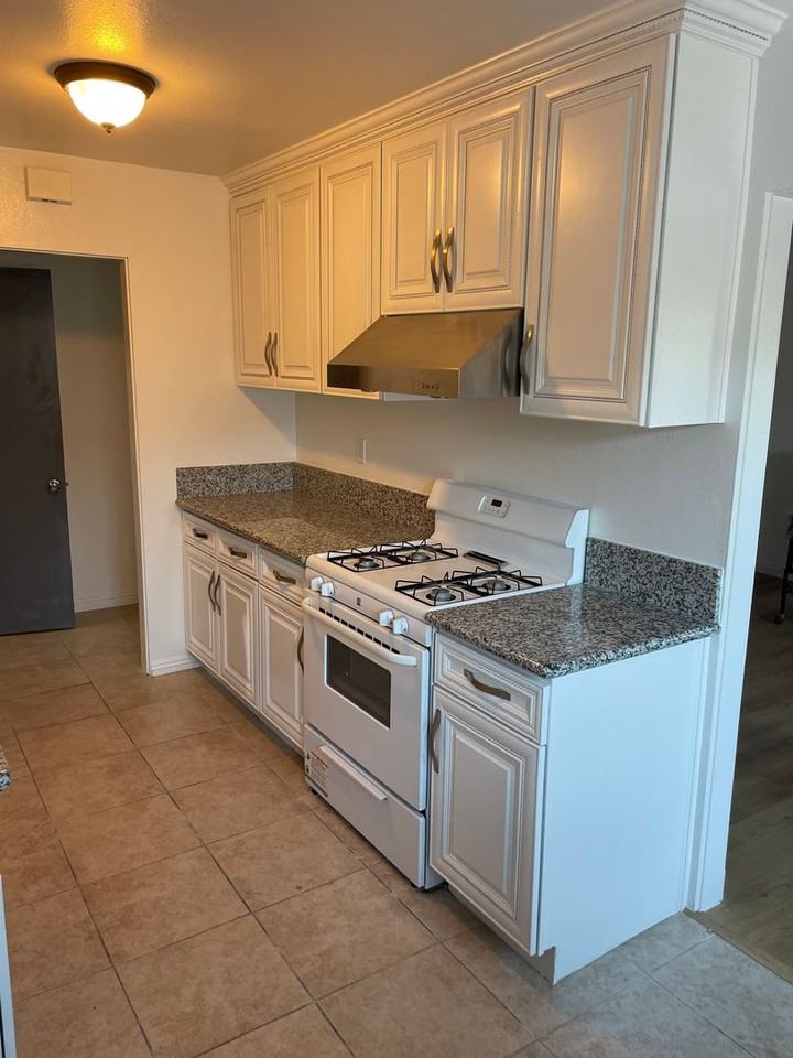 3060 Vineland Ave #8 - Photo 3 of 20