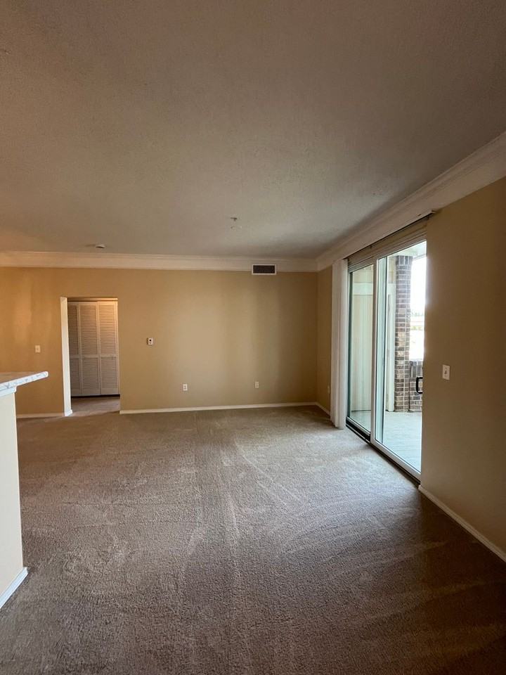 2010 Shamrock Dr - Photo 3 of 10