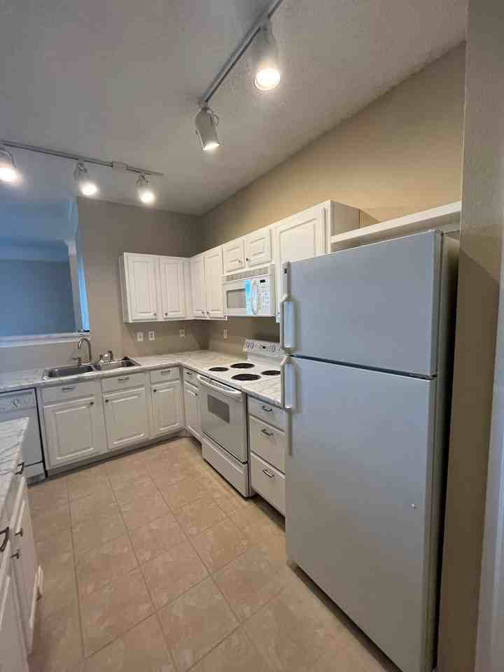 2010 Shamrock Dr - Photo 5 of 10