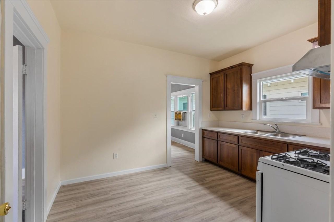 1115 Lexington St - Photo 2 of 17