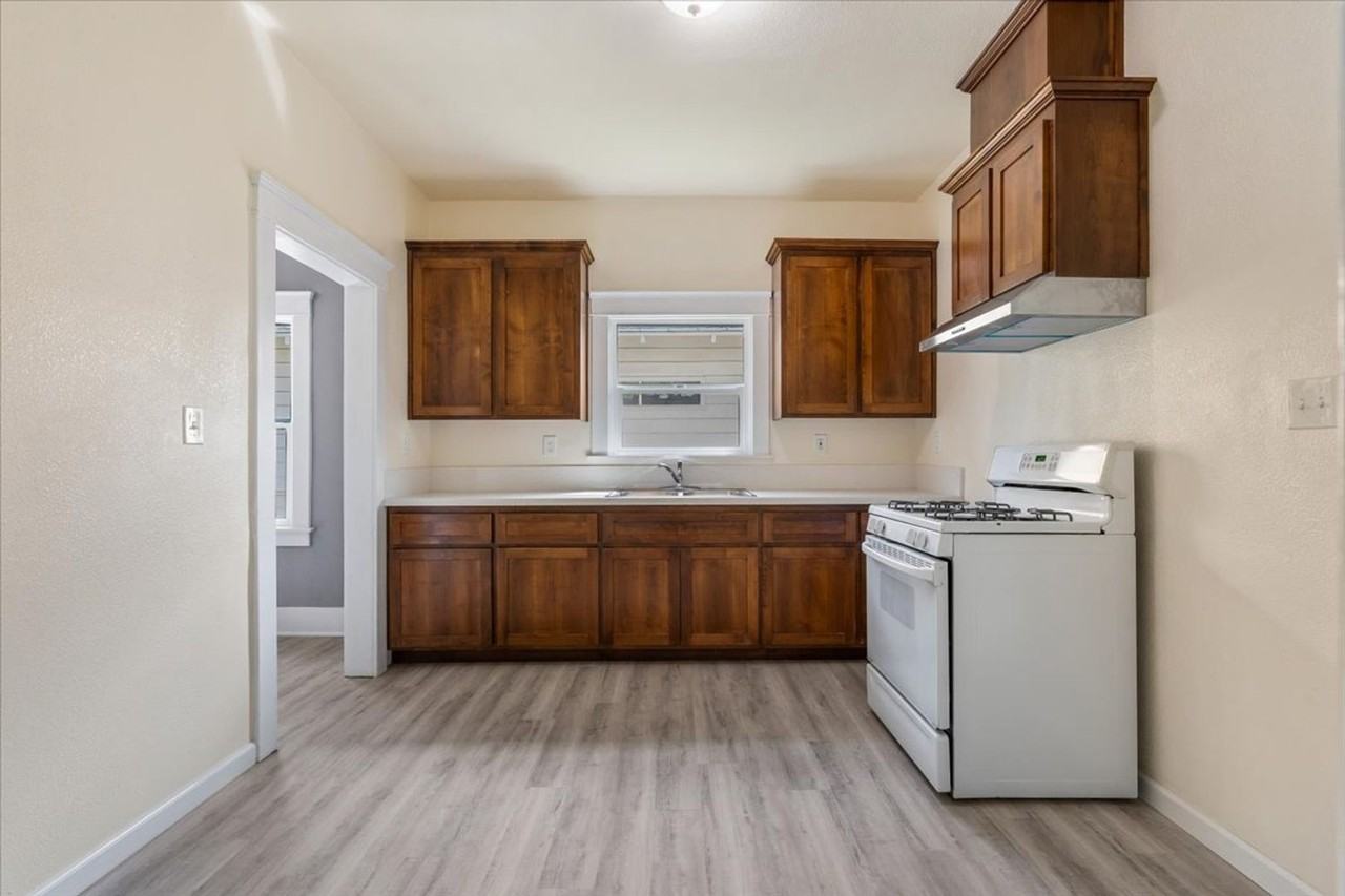 1115 Lexington St - Photo 3 of 17