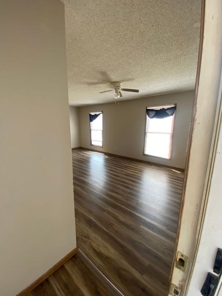 723 Parkhurst Dr - Photo 2 of 20