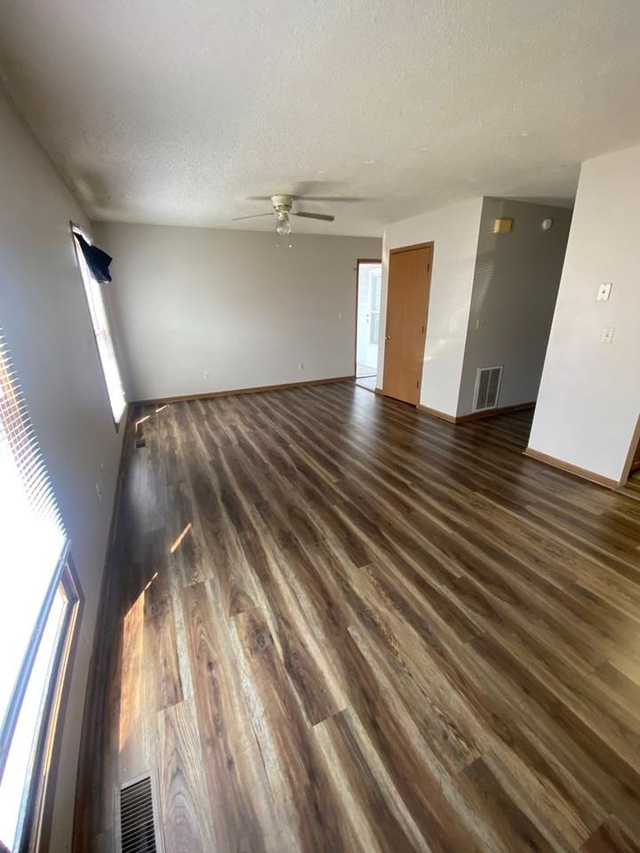 723 Parkhurst Dr - Photo 3 of 20