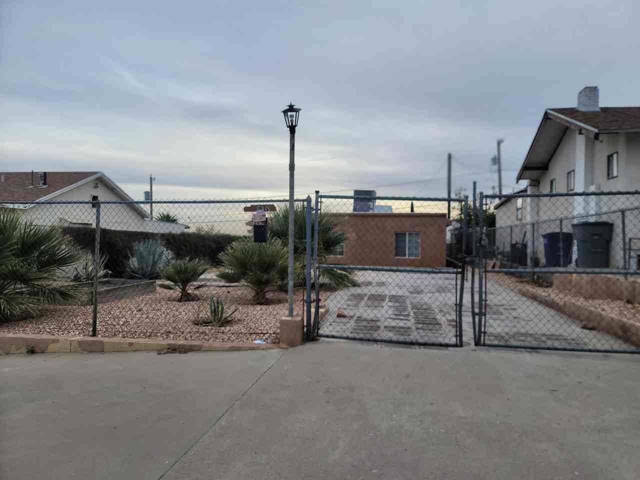 2510 Gold Ave - Photo 2 of 11