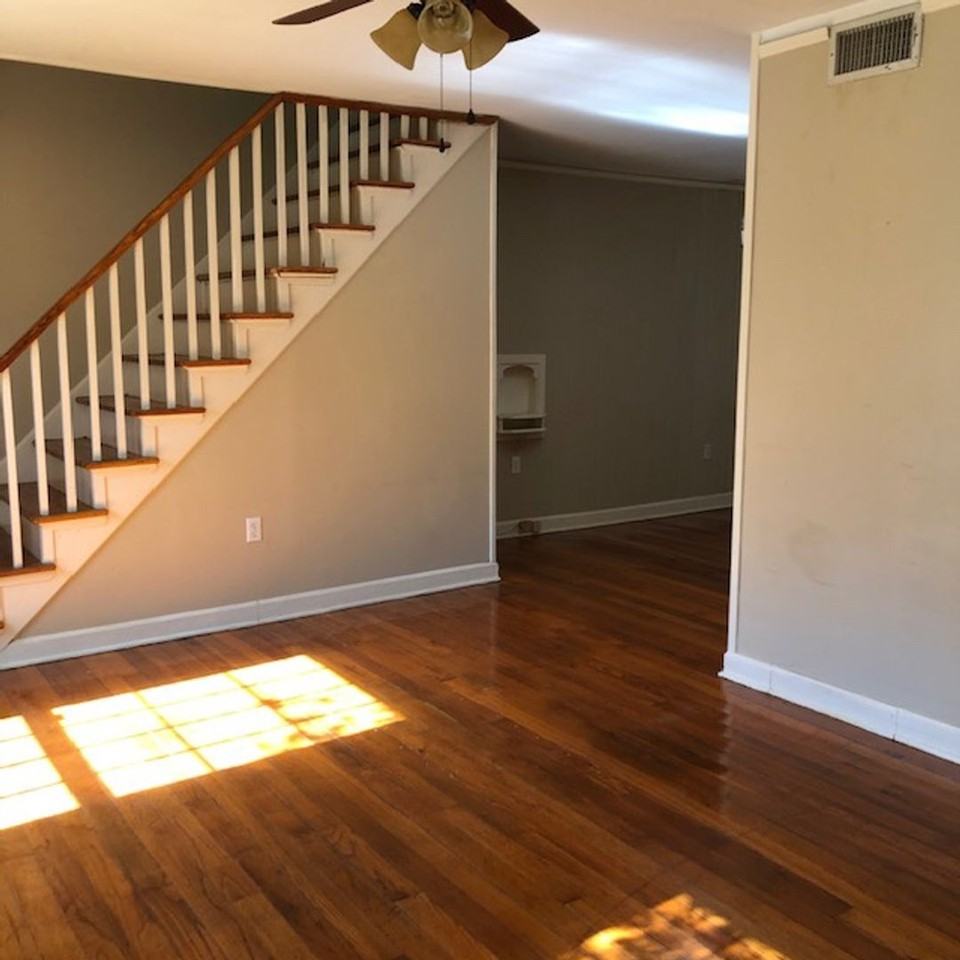 2525 Olive St - Photo 3 of 12