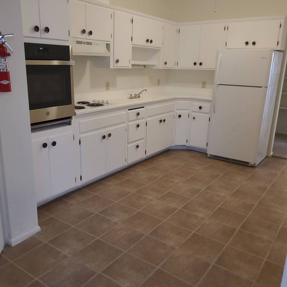 1859 E Cheery Lynn Rd - Photo 2 of 8