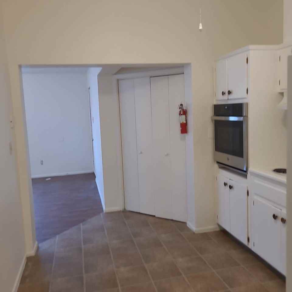 1859 E Cheery Lynn Rd - Photo 4 of 8