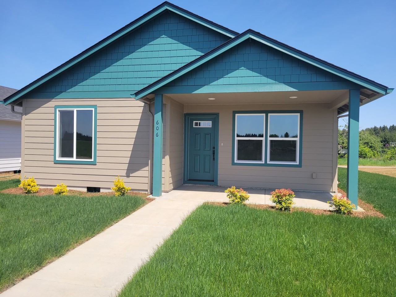 606 Roundtree Blvd - Photo 2 of 18