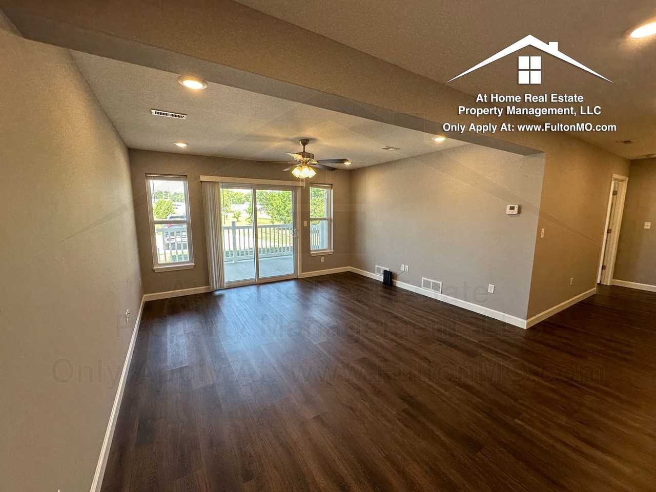 2620 N Bluff St - Photo 2 of 21