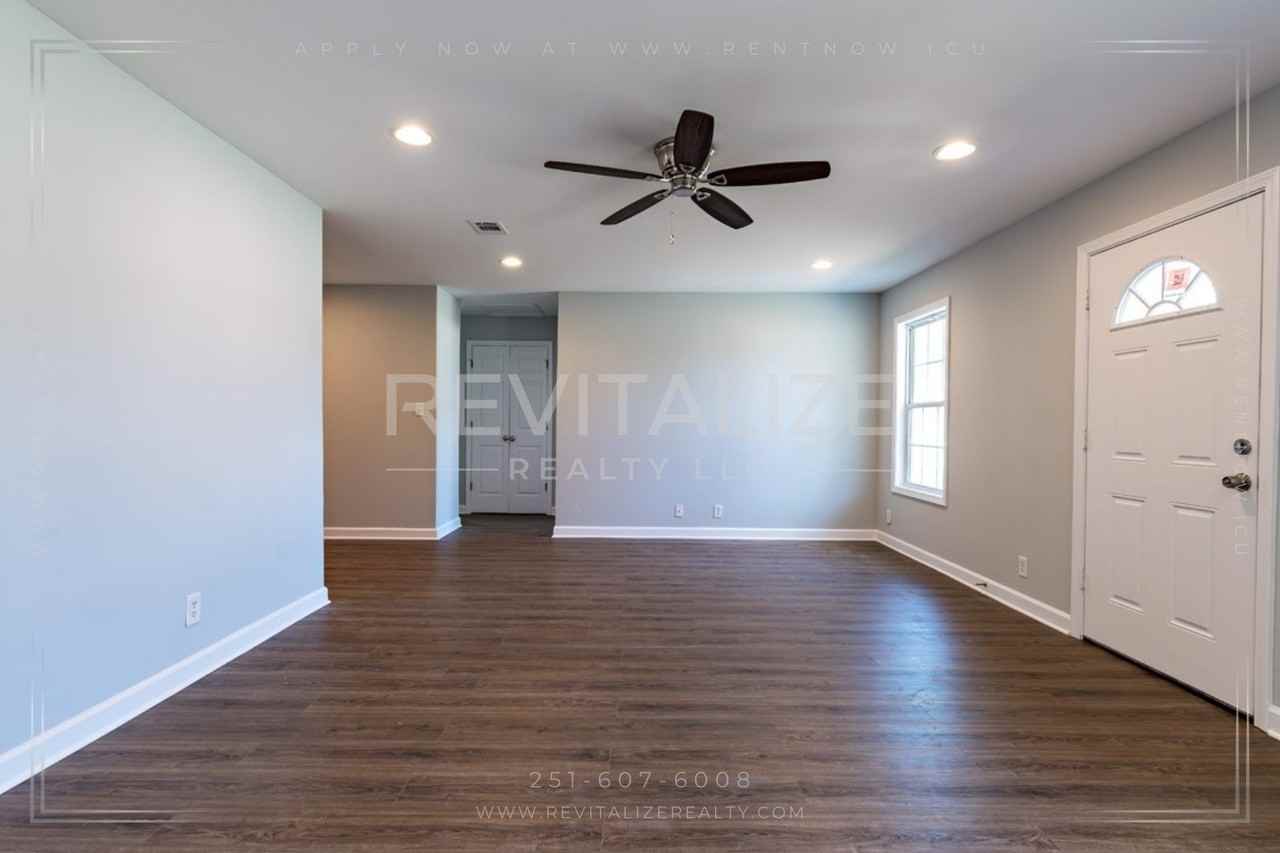 1060 W Woodlawn Dr - Photo 3 of 15