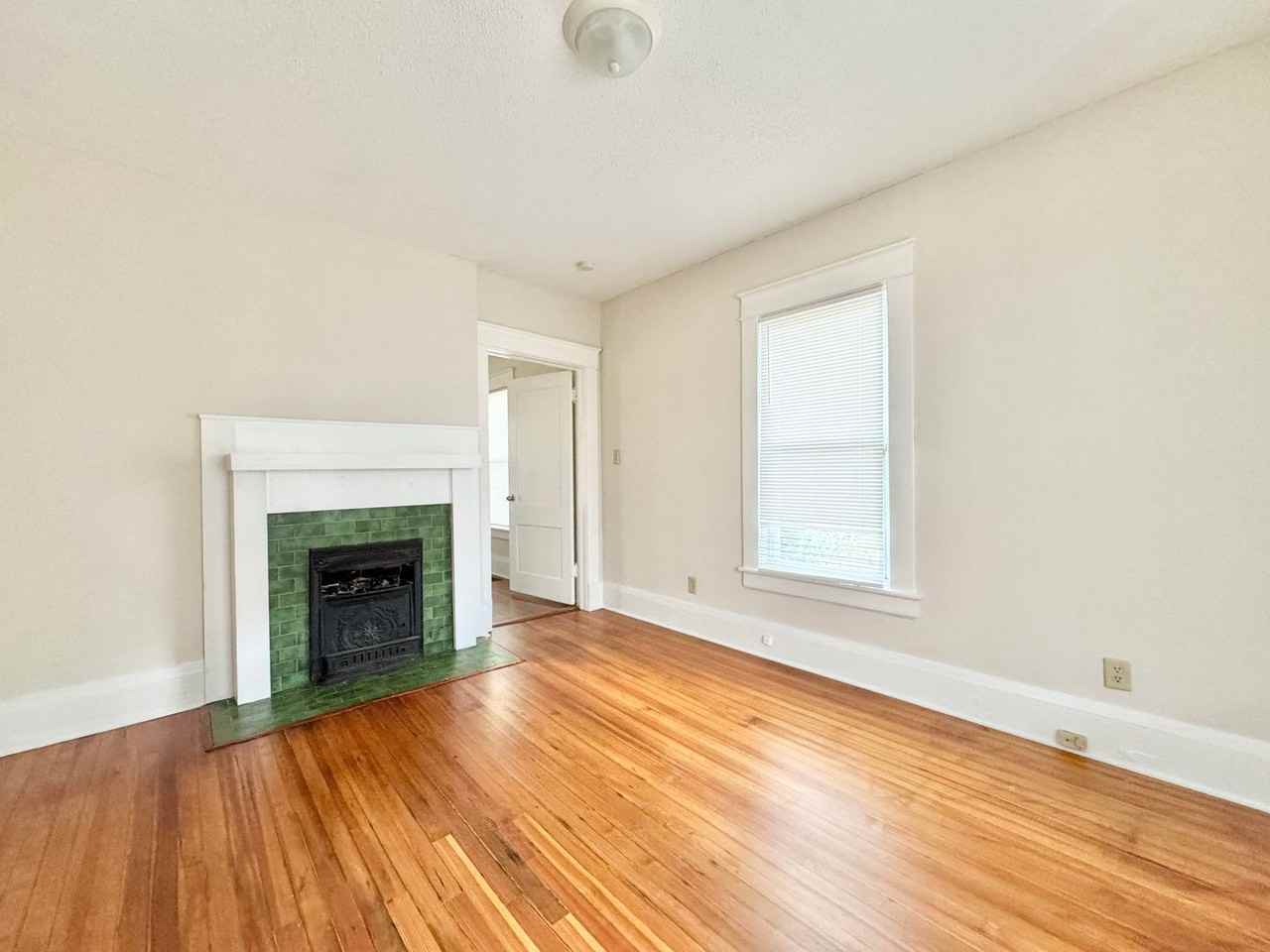 912 Union St - Photo 4 of 13