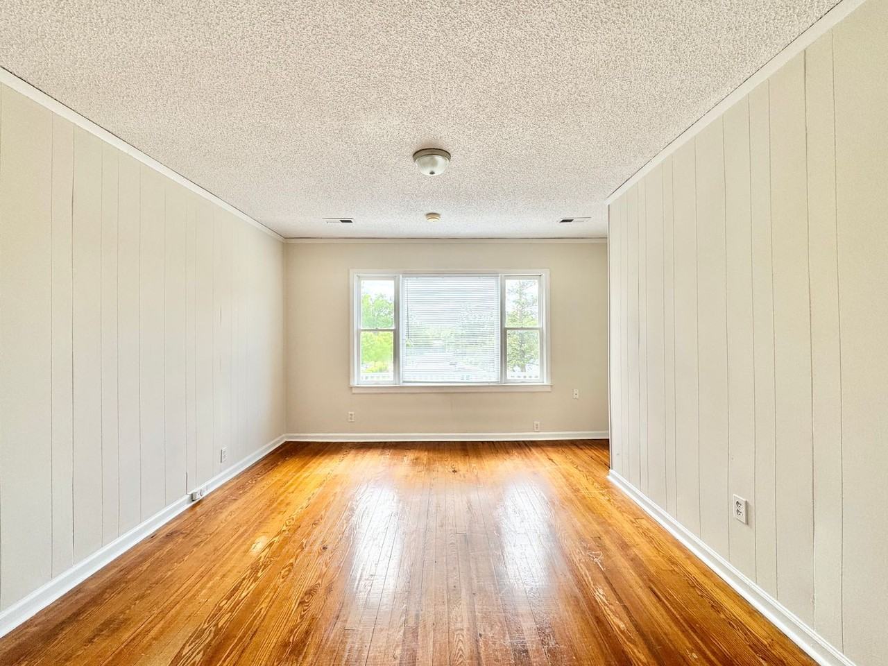 912 Union St - Photo 4 of 13