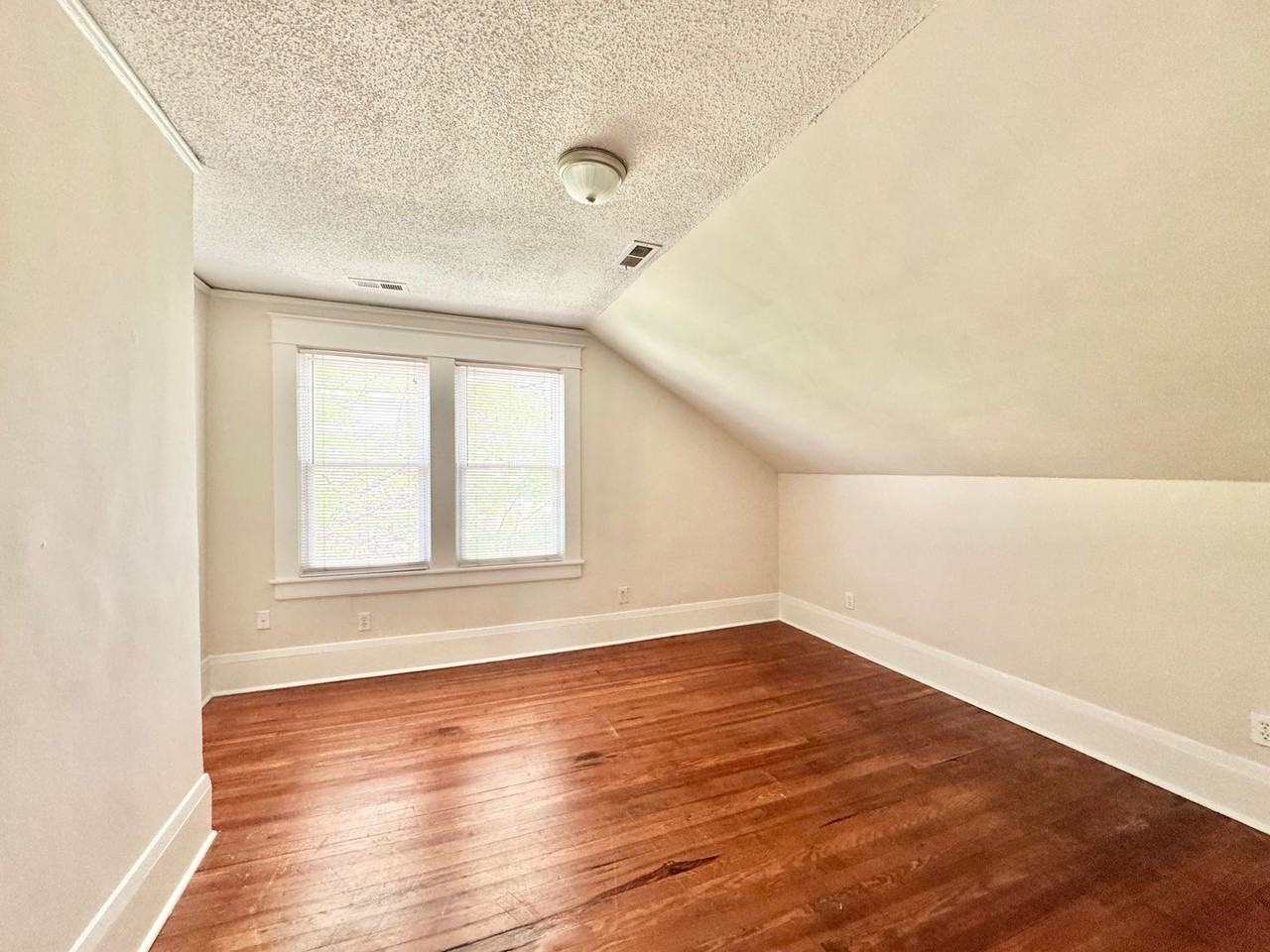 912 Union St - Photo 6 of 13