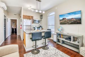 featured image of 702 Myrtle Ave