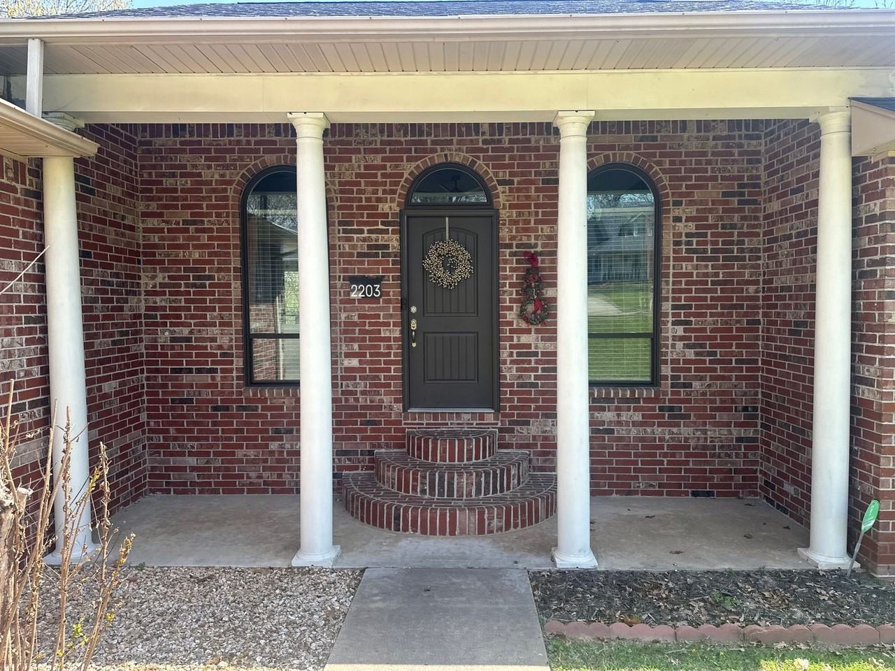 2203 Stout Dr - Photo 2 of 37