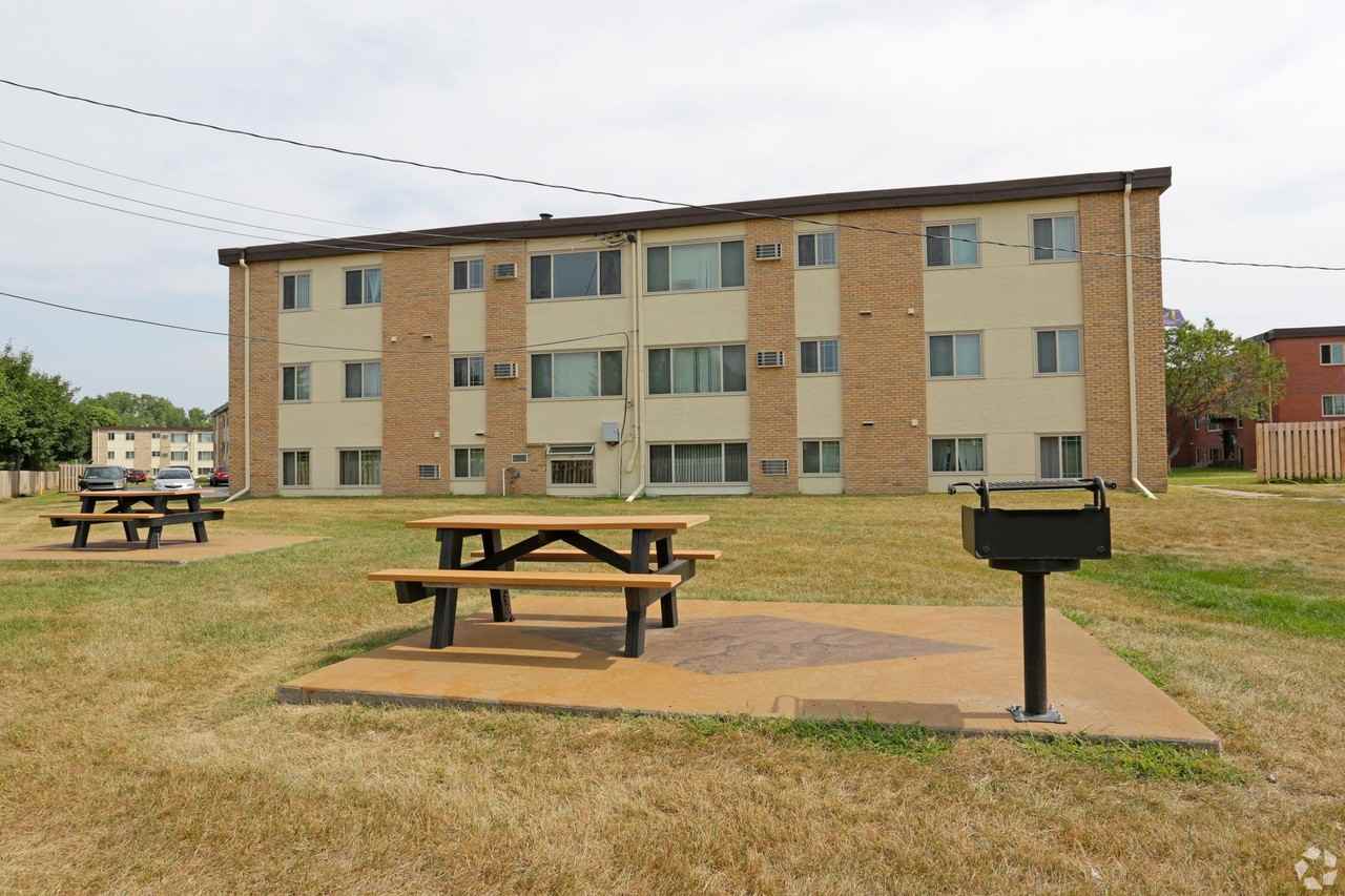 Granite City Apartments - Photo 6 of 26