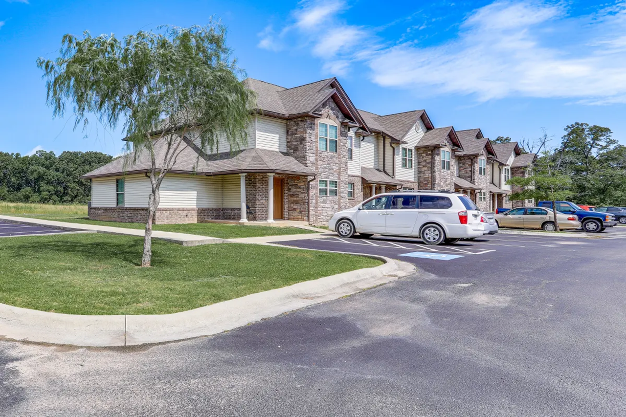 2505 Ridgeland Circle - Photo 2 of 43