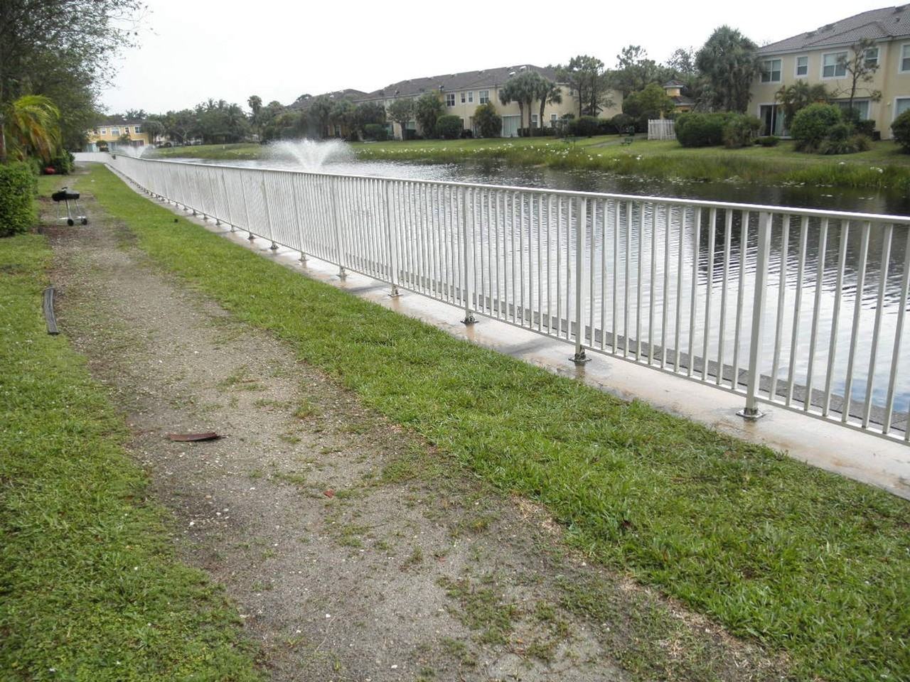 888 Pipers Cay Dr - Photo 3 of 15