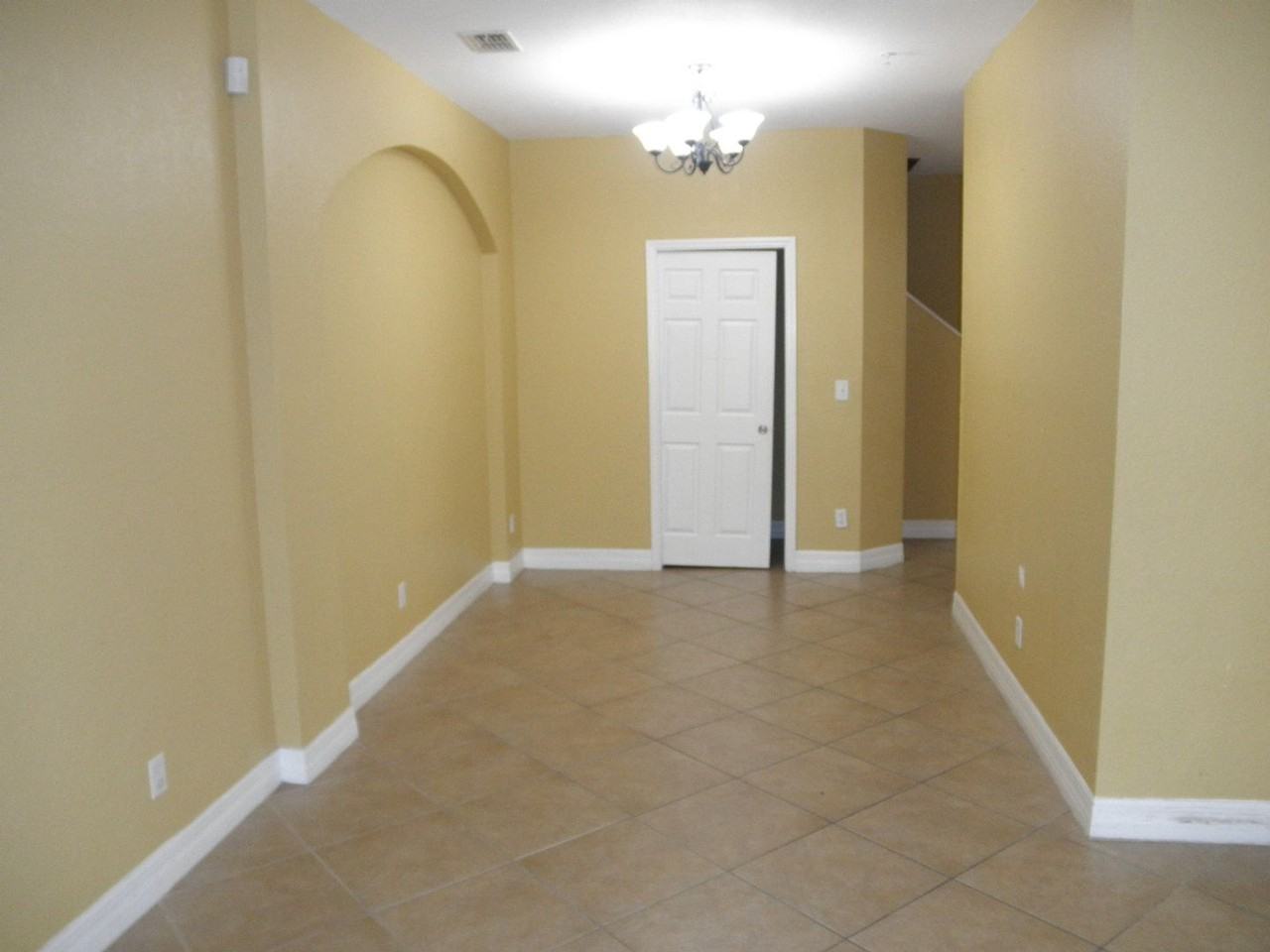 888 Pipers Cay Dr - Photo 6 of 15