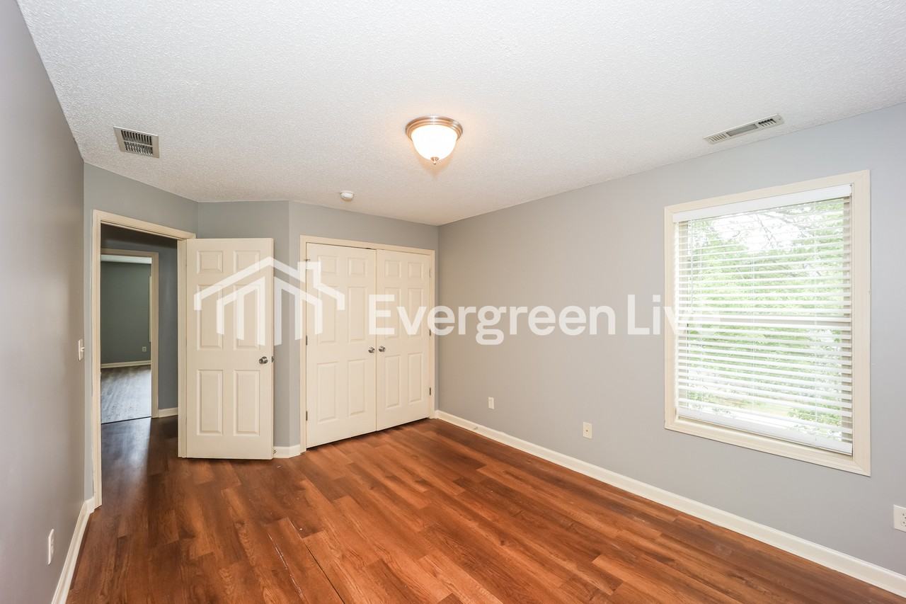 195 Preserve Dr - Photo 7 of 15