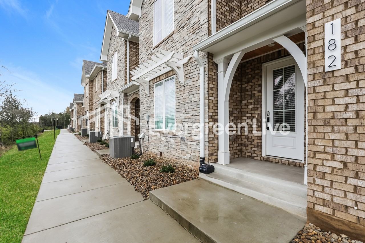 123 Leggo Ave - Photo 2 of 15