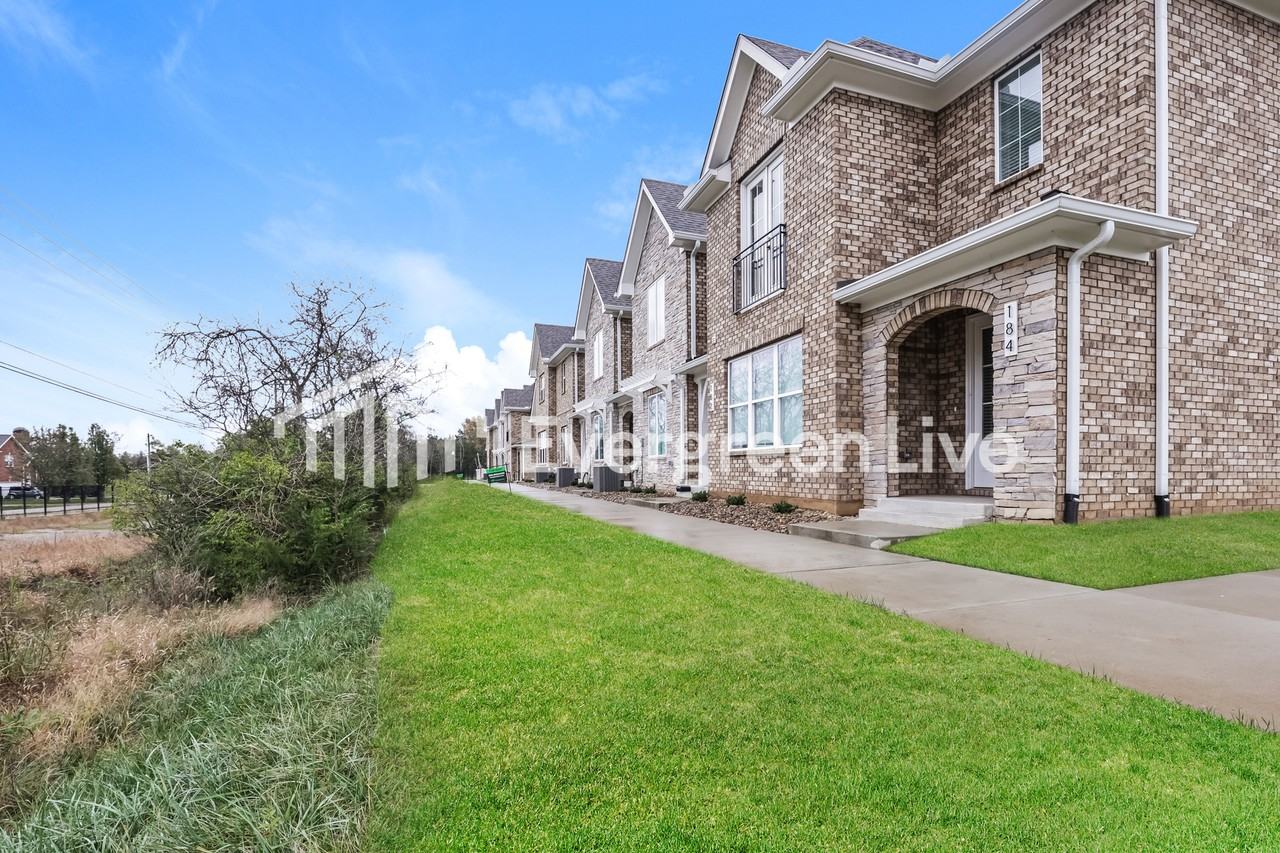 123 Leggo Ave - Photo 3 of 15