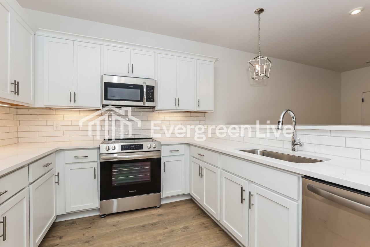 123 Leggo Ave - Photo 6 of 15