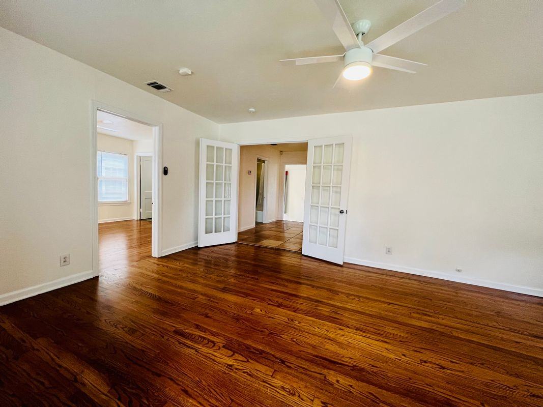 1554 W Lullwood Ave - Photo 3 of 25