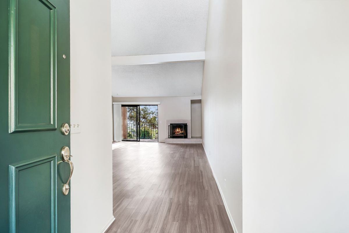 401 Arundell Cir - Photo 2 of 17