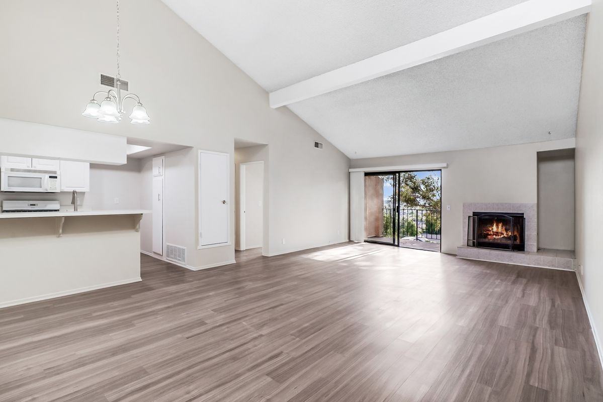 401 Arundell Cir - Photo 3 of 17