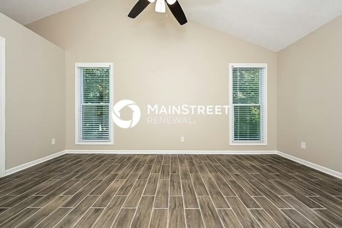 402 Hawthorne Cir - Photo 3 of 16