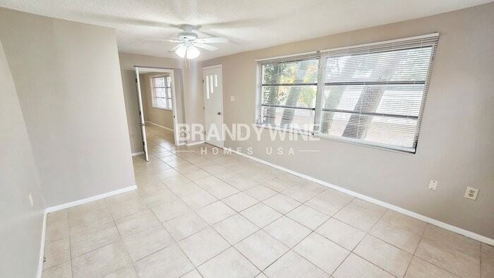 10901 Queens Rd - Photo 3 of 28