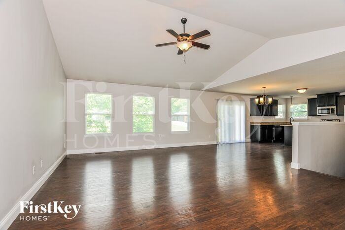 1811 Barclay Trail Dr - Photo 3 of 16
