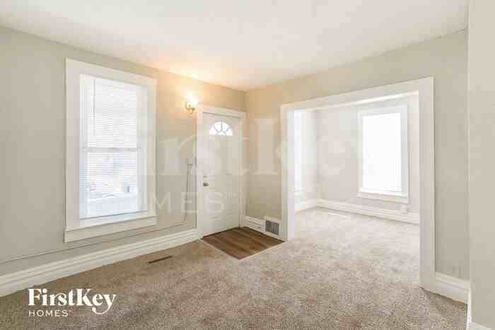 812 Charles St - Photo 3 of 15