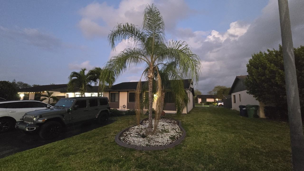 4737 Sw 135th Pl #4737 - Photo 2 of 29