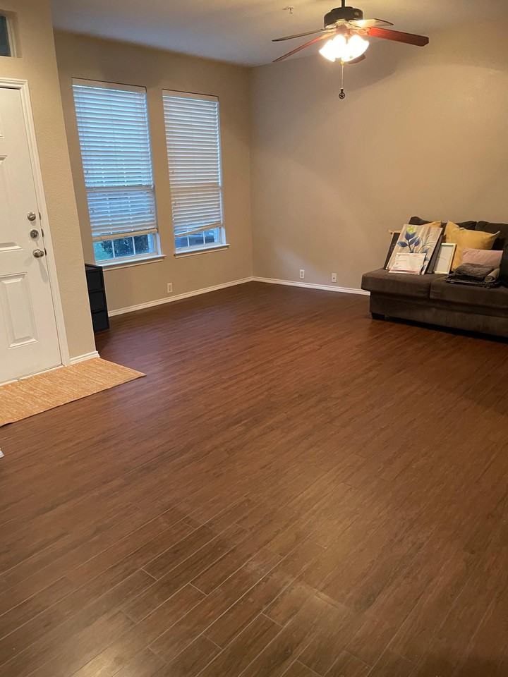 2220 Stoneleigh Pl #2220 - Photo 2 of 20