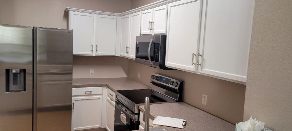 2220 Stoneleigh Pl #2220 - Photo 3 of 20