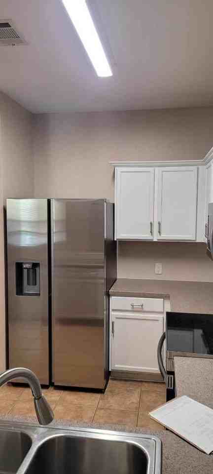 2220 Stoneleigh Pl #2220 - Photo 4 of 20