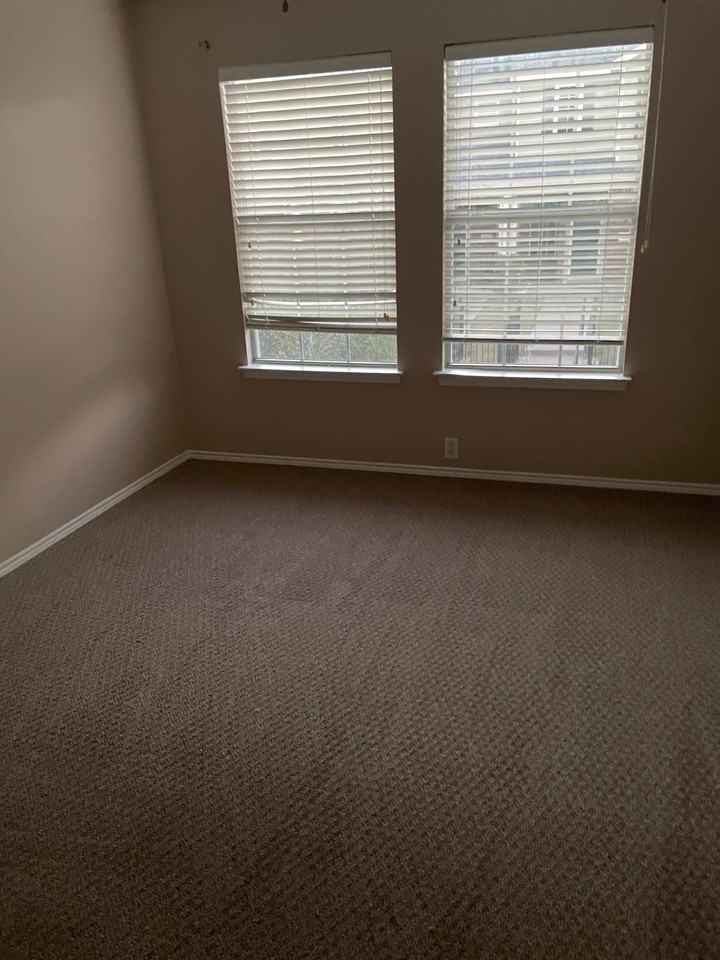 2220 Stoneleigh Pl #2220 - Photo 7 of 20